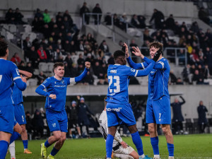 Fotbalisté Baníku využili přesilovku a v Hradci gólem v závěru zvítězili 1:0