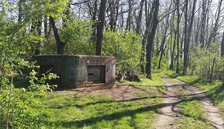 Komentované prohlídky a spousta práce. Mladí nadšenci pokračují v obnově rozlehlého bunkru u Přerova