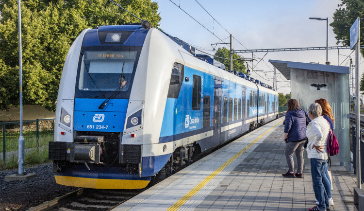 Od neděle začínají platit nové jízdní řády na železnici. Olomoucký kraj za vlaky zaplatí 1,32 miliardy