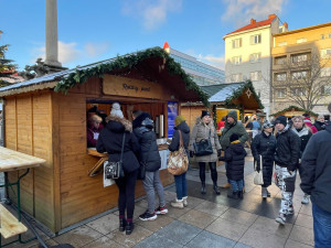 Mladý Ostravan ukradl dobročinnou kasičku ze stánku na vánočních trzích. V útěku mu zabránili svědci