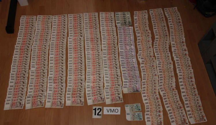 Olomoučtí kriminalisté rozprášili gang, který obchodoval s psychotropními látkami. Dva členové byli mladiství