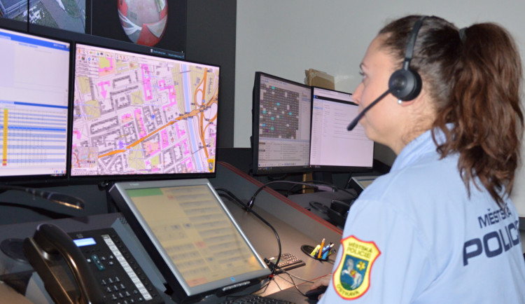 Nebyla to bomba, ale kominická koule, se zraněného holuba byl pár bot. Strážníci v Ostravě řešili i kuriozity