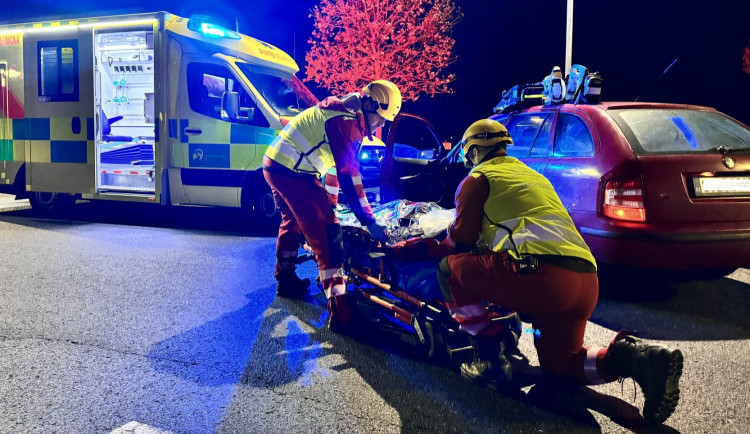 Zranění, požáry od pyrotechniky, drogy, rvačky, opilost. Novoroční oslavy zaměstnaly hasiče, policii i záchranáře