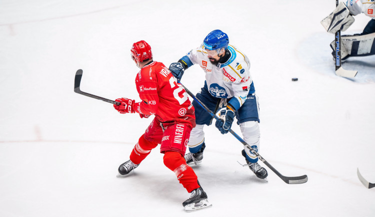 Kladno potrestalo faul Kurovského a porazilo Třinec i potřetí v sezoně.