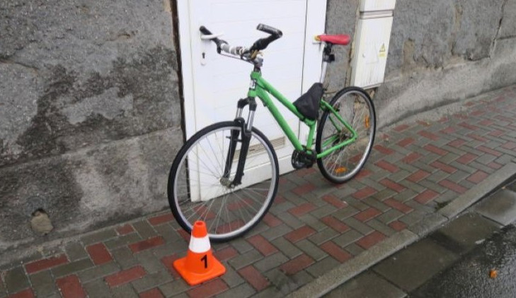 Cyklista na dámském kole bez brzd poničil v Přerově myčku aut. Byl opilý a měl v sobě pervitin