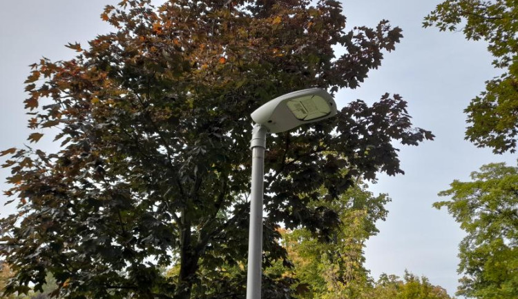 Místo zhasnutých lamp úspora moderními LED zdroji. Prostějov se po krizi vrací k plnému nasvícení ulic