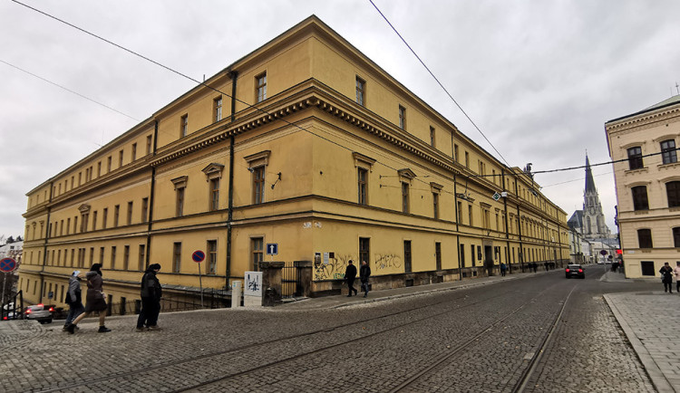 Hanácká kasárna v Olomouci znovu míří do aukce, Univerzita Palackého se nezúčastní