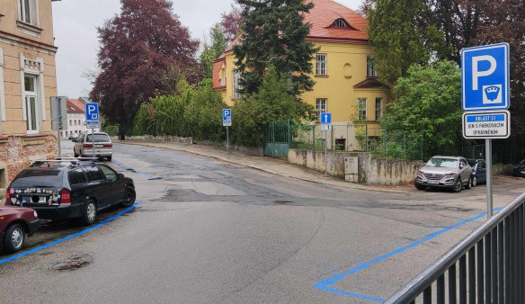 Jihlava upraví parkování ve prospěch obyvatel. Rozšiřování modrých zón přijde zejména v září