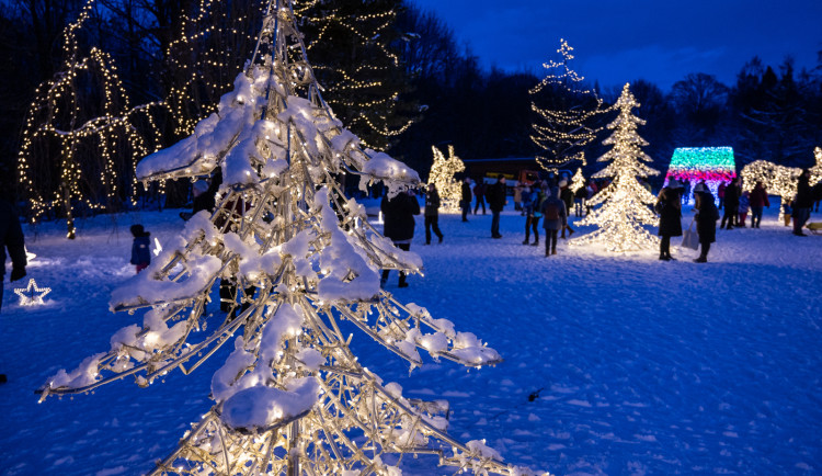 Ostravské Vánoční městečko těšilo i pomáhalo. Výtěžek sbírky podpoří charitu, nemocnou dívku i zvířenu