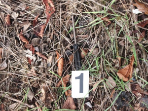 V rukou policistů skončil zkušený kriminálník, před zákonem se schovával na toaletě