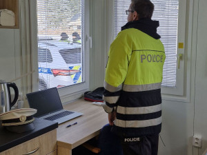 Policisté mají v Ostravici nové zázemí z unimobuněk