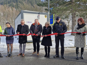 Policisté mají v Ostravici nové zázemí z unimobuněk