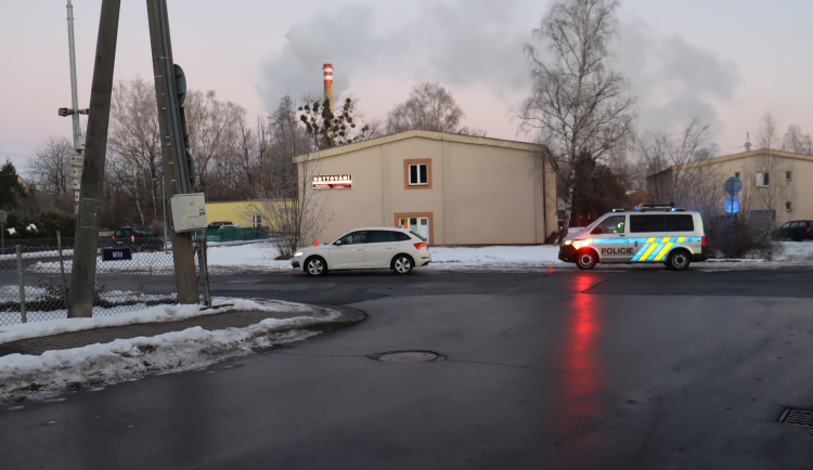 Policisté hledají svědky nehody v Třinci. Muž zřejmě přecházel mimo přechod, srazilo ho projíždějící auto