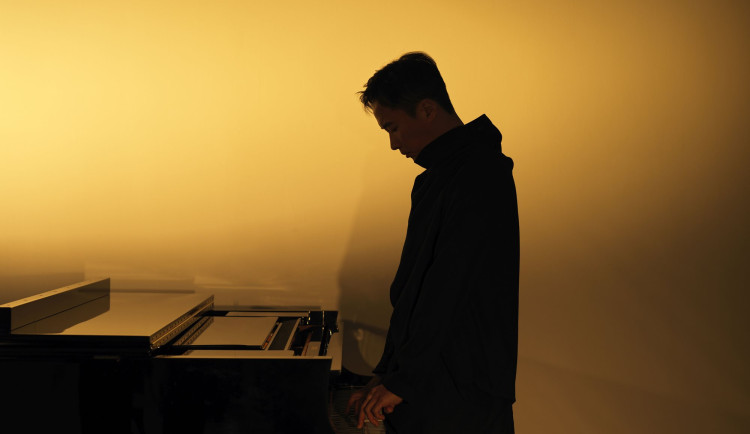 Letošní Colours představí i asijské hvězdy. Přijede skladatel, který se postaral o hudbu k seriálu Hra na Oliheň