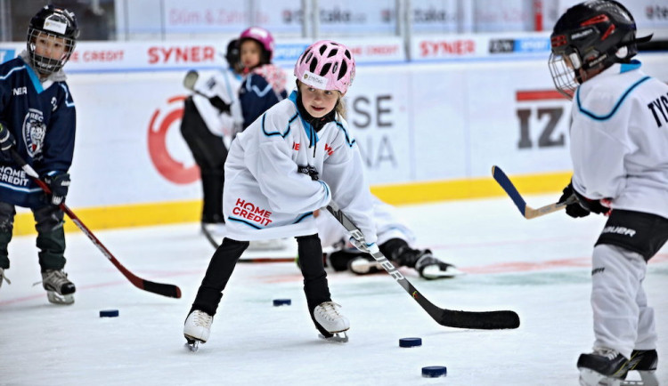 Oranžová místo rivality. I hradečtí hokejisté spojí síly pro děti, které hrají svůj nejtěžší zápas