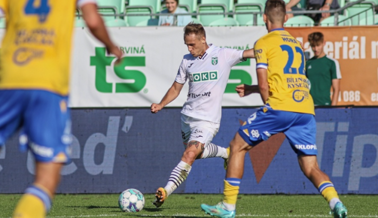 Fotbalisté Karviné v oslabení o vyloučeného Tomiče remizovali s Teplicemi 1:1