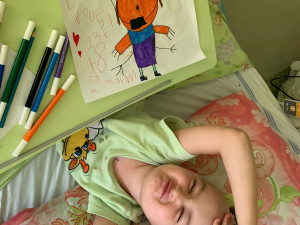 Z obyčejné bolesti zad se u pětileté holčičky vyklubalo onkologické onemocnění. Musela podstoupit transplantaci kostní dřeně