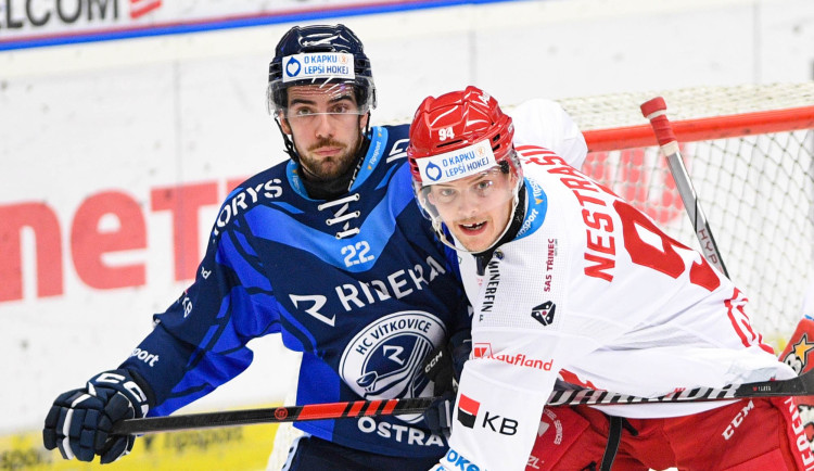Vítkovice zdolaly Třinec 4:1 a po třetí výhře za sebou se na Oceláře dotáhly