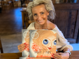 Holky z půdy vznikly jako kreativní únik od reality. Propojují dětskou fantazii, tvořivost a lásku ke knihám