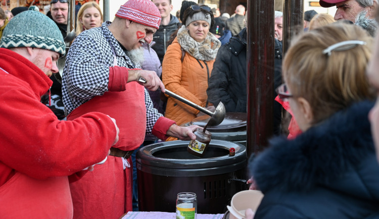 Masopustní veselí zasáhlo Slezskoostravský hrad. Zabíjačka i maškary.