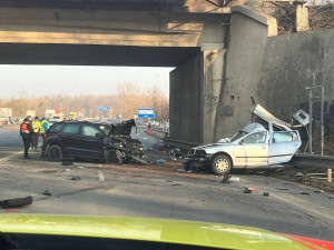 Tragická nehoda v Ostravě. Střet dvou osobních automobilů si vyžádal mrtvého a dva zraněné