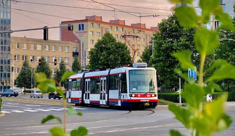 Konec tramvají Astra v Olomouci. Dopravní podnik vyřadí dosluhující vozy, uvolní místo novým