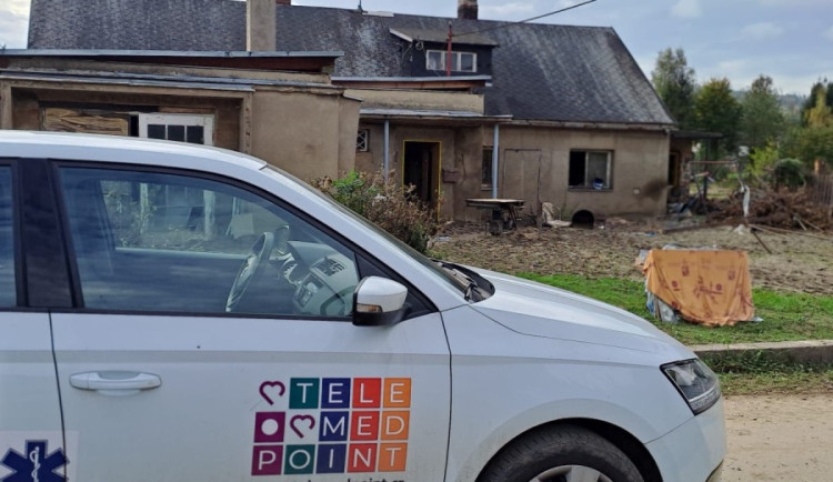 O dálkové sledování zdravotního stavu je na severní Moravě zájem. Zdravotníci vozí léky a kontrolují pacienty