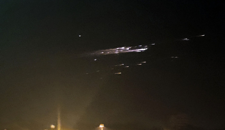 VIDEO: I na Hané zaujal tajemný hořící úkaz na obloze. Šlo o zánik nosné rakety Falcon