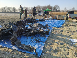 Ze dna vypuštěného rybníka v Odrách vylovili letoun Messerschmitt. Německá stíhačka spadla za války