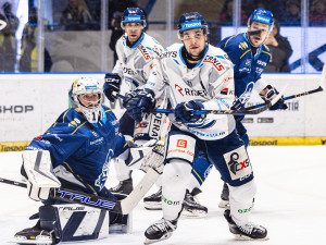 Hokejisté Vítkovic vyhráli v Kladně 5:0 a jsou v předkole play off