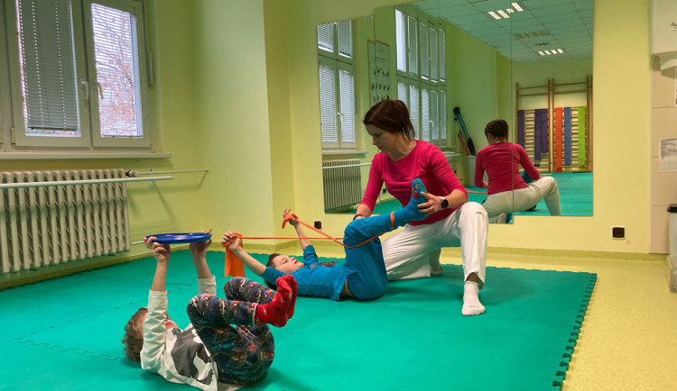 Podpora správného pohybu dětí: prostějovská nemocnice přichází s kurzem kompenzačního cvičení
