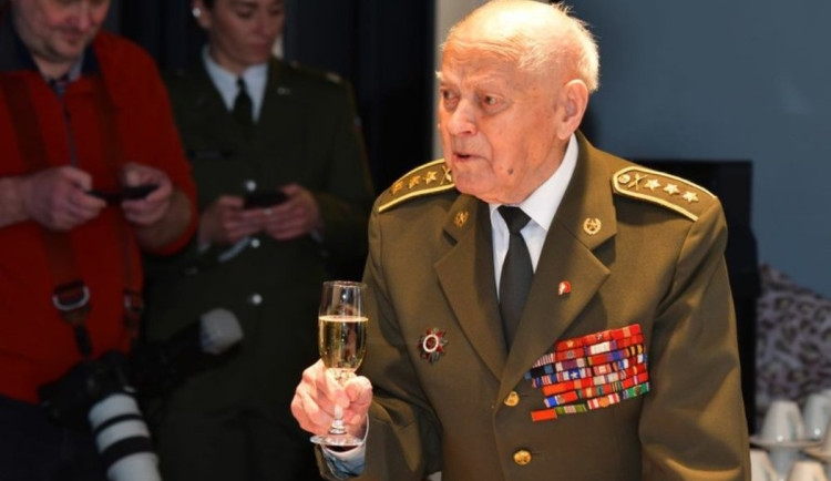 Druhoválečný veterán z Ostravy oslavil 103 let. Za války bránil Československo a strávil několik let v gulagu