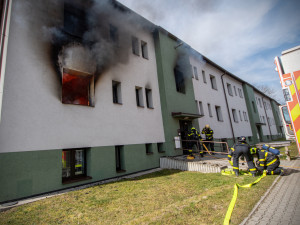 Tragédie v Petřvaldu. Při požáru bytu v domě s pečovatelskou službou zemřel starší muž