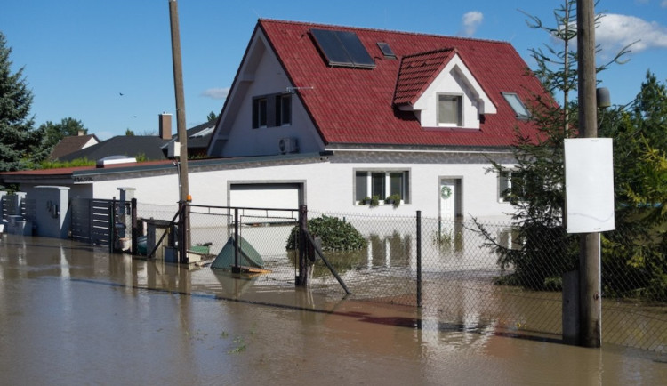 Od zářijových záplav se stále pohřešují dva muži. Za mrtvé je soud může prohlásit nejdříve za tři roky