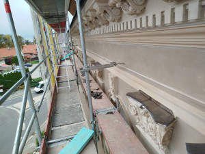 Chátrající Zlatý jelen ve Staré Bělé se proměnil ve společenské centrum. Rekonstrukce přišla na 61 milionů