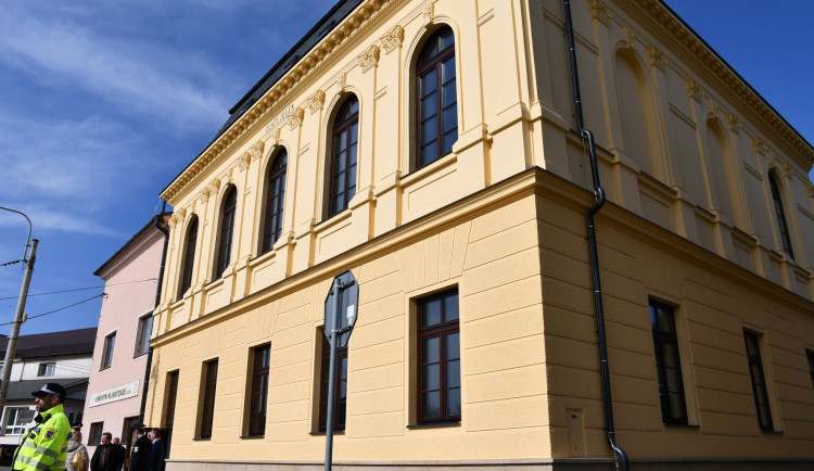 Stará Bělá_obnova objektu Zlatý jelen