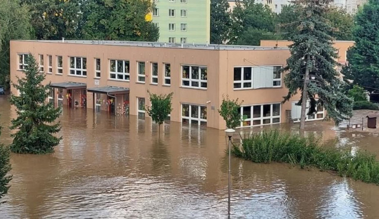 Opavské školství se dostává z povodní. Rekonstrukce škol brzdí vlhkost a peníze