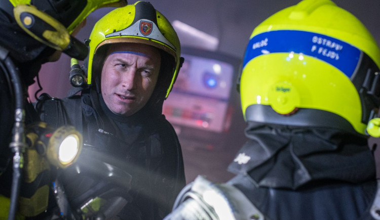 Kraj finančně podpořil profesionální i dobrovolné hasiče. Dostali speciální hadice a kamery s termovizí