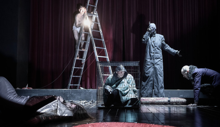 Bezruči jsou divadlem roku 2024. Zaujmou mladého diváka, potěší ale i starou generaci, míní kritici