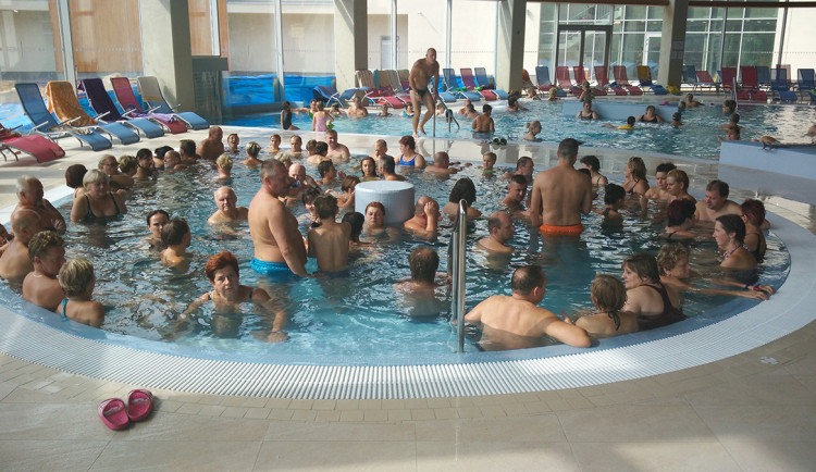 Zkrácený vstup a delší otevírací doba: jarní prázdniny přitáhly do losinských termálů davy