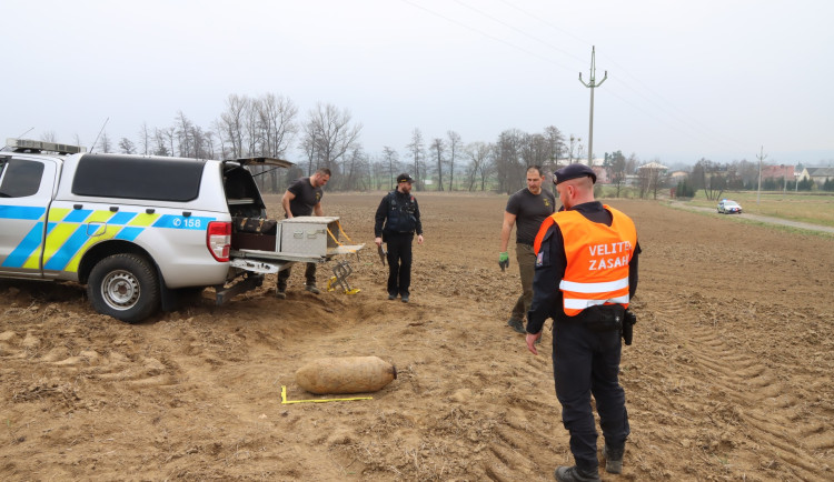 Na Opavsku dnes našli stokilovou leteckou pumu. Kvůli nálezu munice policisté evakuovali třicet lidí