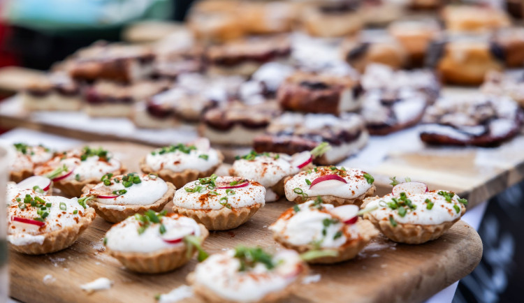 TIP NA VÍKEND: Olomouc v sobotu a v neděli už poosmé ovládne tvarůžkový festival. Chybět nebudou ani zákusky