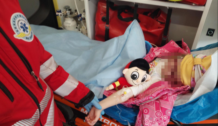 VIDEO: Ostravští policisté pomohli včas dopravit pětiletou Lindušku do rukou záchranářů