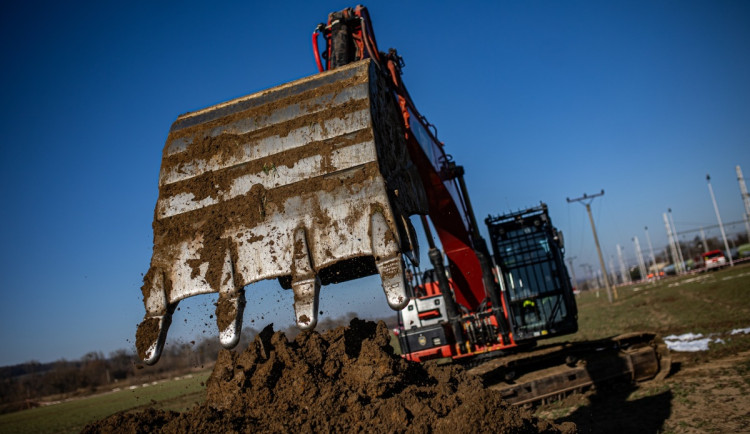 Odpařený benzen jako hrozba. Zkušební těžba v Hustopečích byla velmi dramatická, říká ministr Hladík