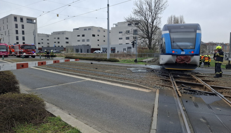 Tramvajový provoz na Nové Sady se obnoví nejdříve ve čtvrtek. Koleje projdou provizorní opravou
