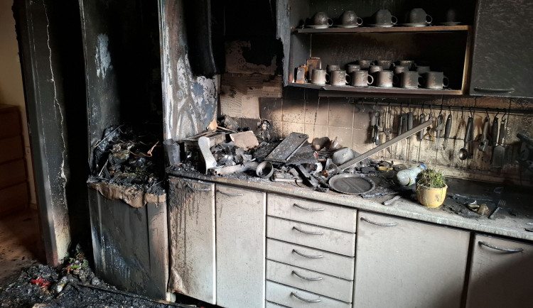 Při požáru v rodinném domě ve Šternberku se zranily dvě starší osoby