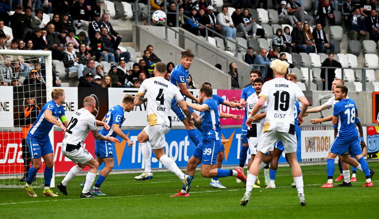 Slovan vyhrál důležitý zápas v Hradci 2:0. Trefil se Krollis a Letenay