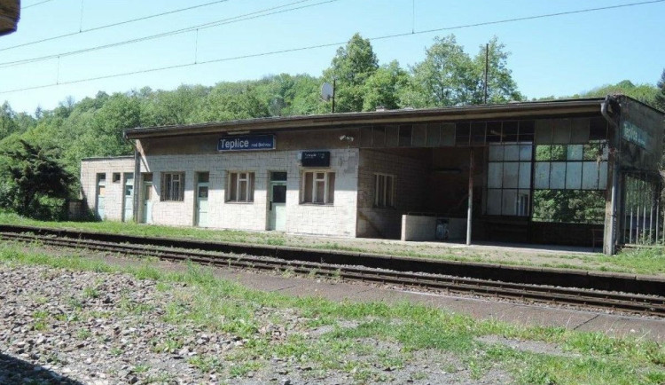 VIDEO: Ze zanedbané budovy nádraží v Teplicích nad Bečvou bude nové infocentrum