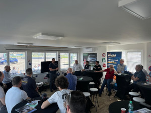 Na kurz Učme se přežít v Sosnové přijeli zástupci Evropské federace autoškol