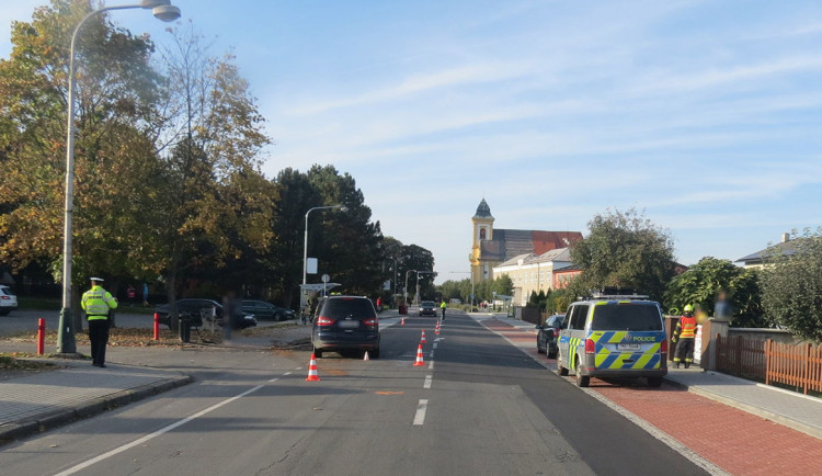 Policie hledá svědka střetu auta s motorkářem. K nehodě na Olomoucku došlo v říjnu 2023